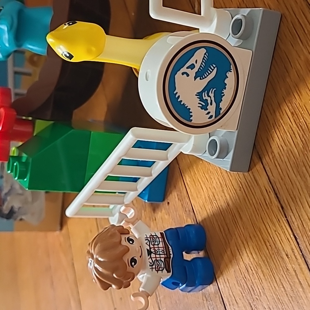 Lego Duplo Jurassic World Dinosaur Set - Picture 2 of 9